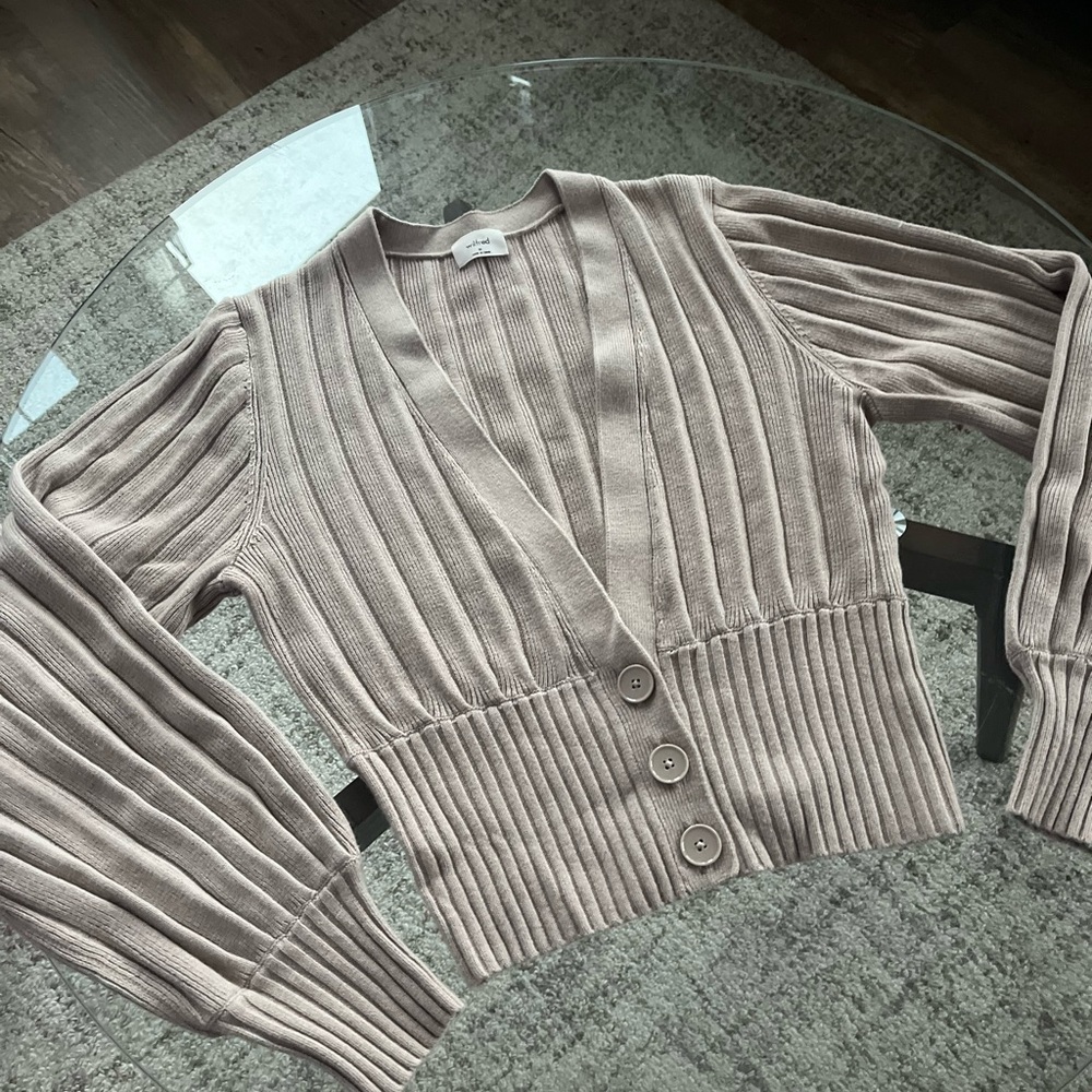 Aritzia Wilfred Plunge-Front Taupe Neutral Ribbed Cropped Cardigan/Sweater Sz M - Picture 7 of 14